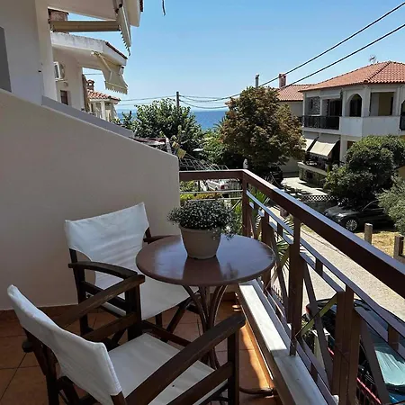 Rania Seaside, * Nikiti (Sithonia)
