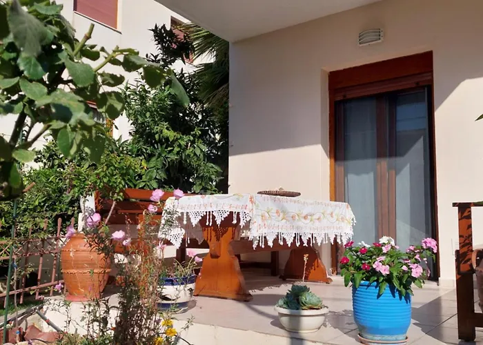 Rania Seaside, * Nikiti (Sithonia)
