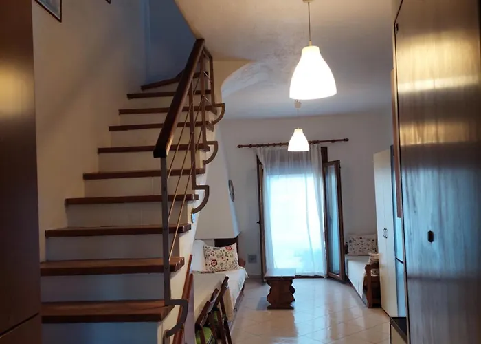 Rania Seaside, * Nikiti (Sithonia)